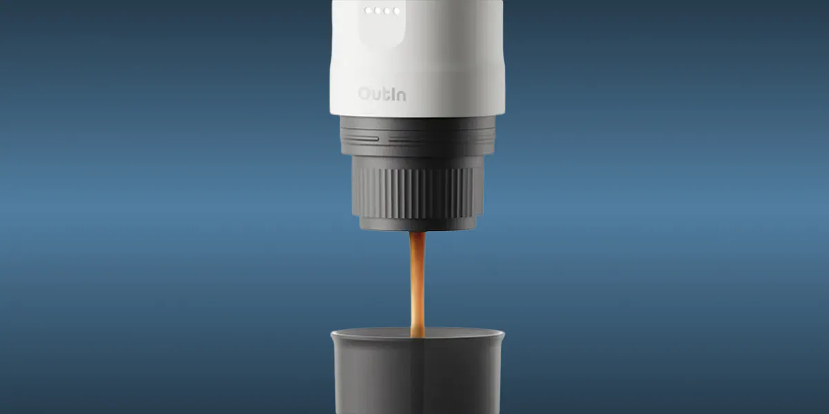 biały przenośny ekspres do kawy