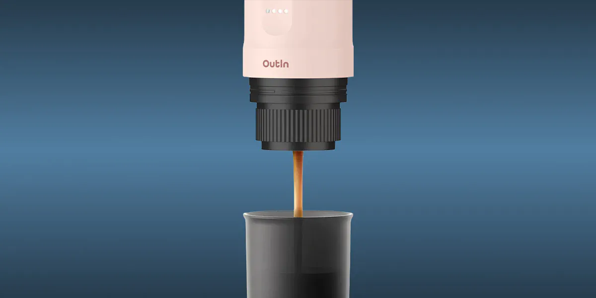 Różowy przenośny ekspres do kawy