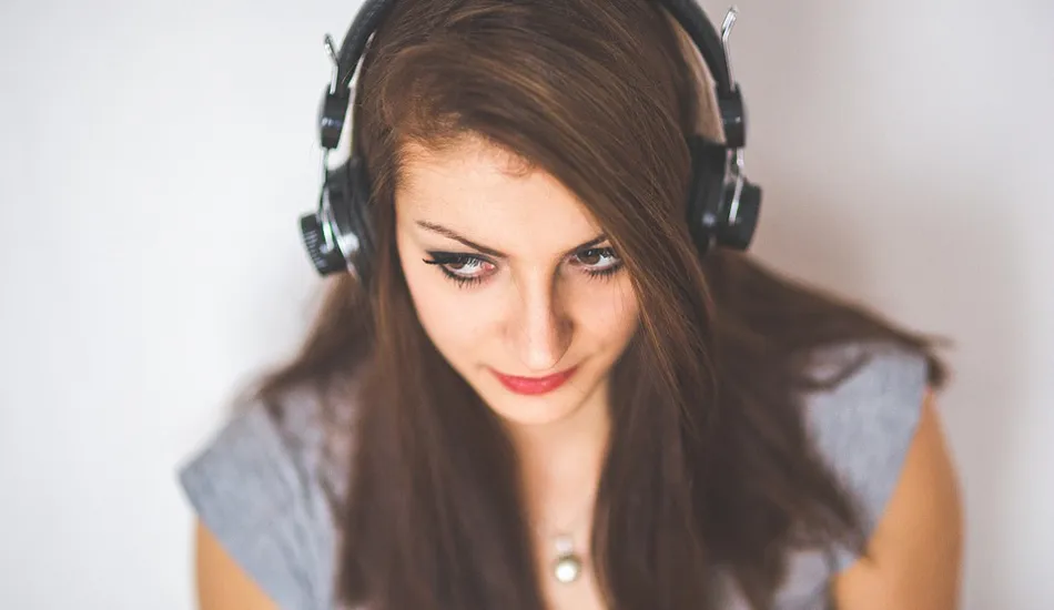 Słuchawki bezprzewodowe: nauszne czy douszne? Które lepsze?