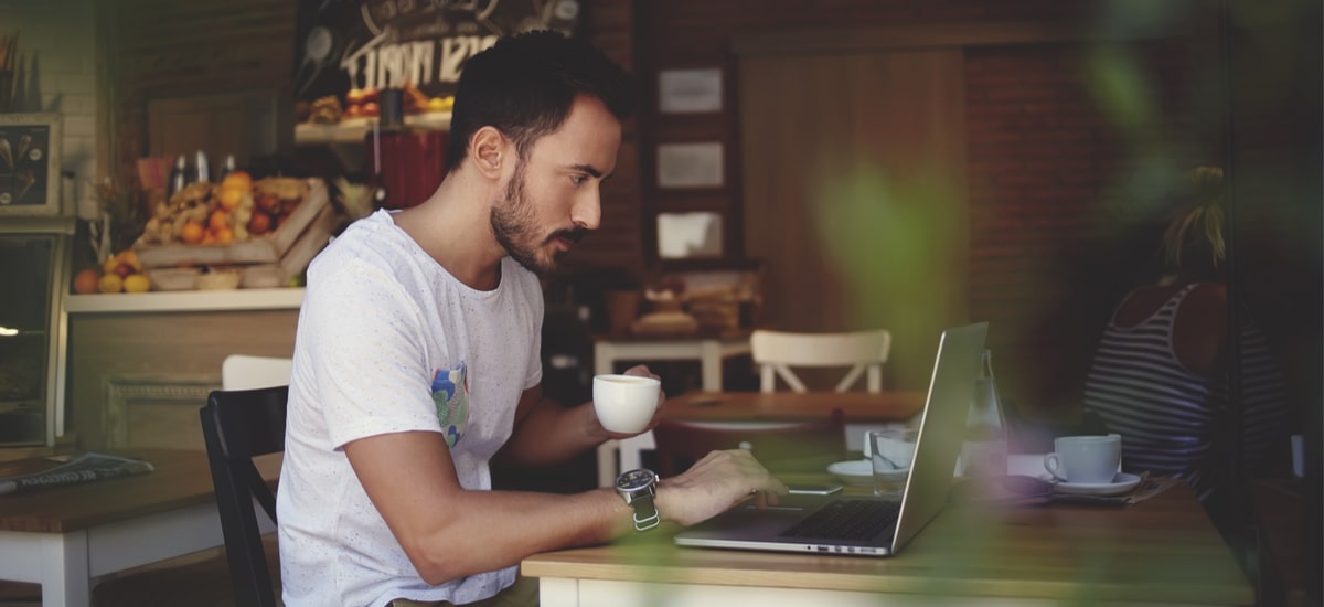 Jak pracować mobilnie bez stresu o baterię i internet? Niezbędne technologie w 2026 roku