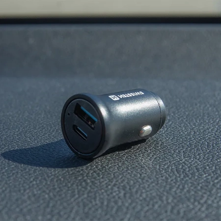 SWISSTEN Czarna Ładowarka samochodowa 1xUSB 1xUSB-C 36W
